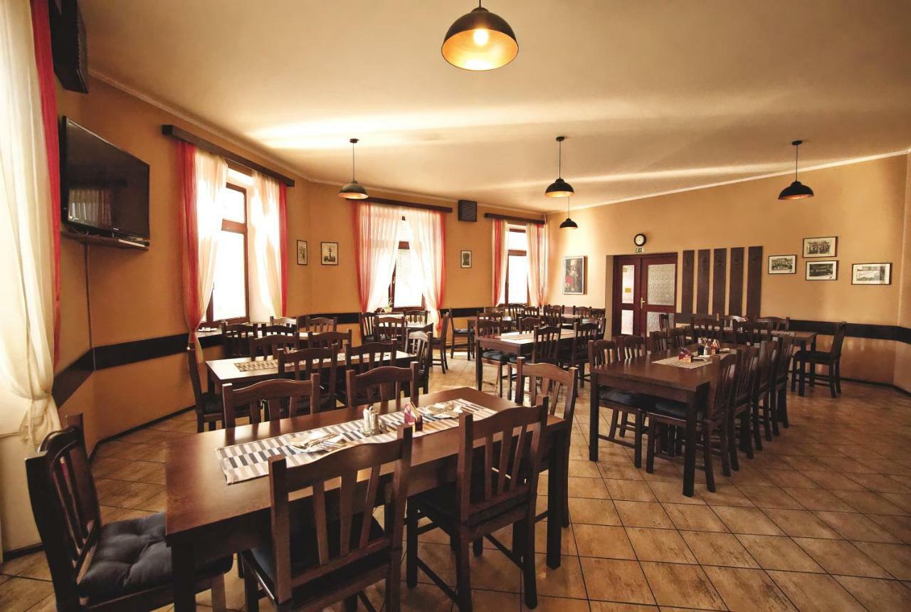 Restaurace A Penzion Praha Dolní Dunajovice Exterior foto